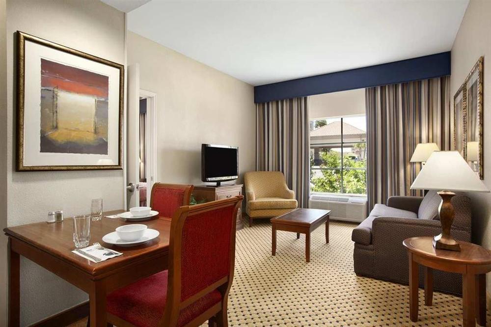 Homewood Suites Laredo At Mall Del Norte חדר תמונה